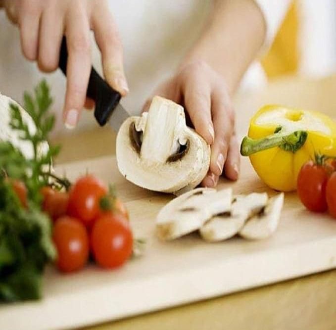 🍽️ All-in-One Wooden Cutting Board 🍞 + 5-Piece Knife Set 🔪